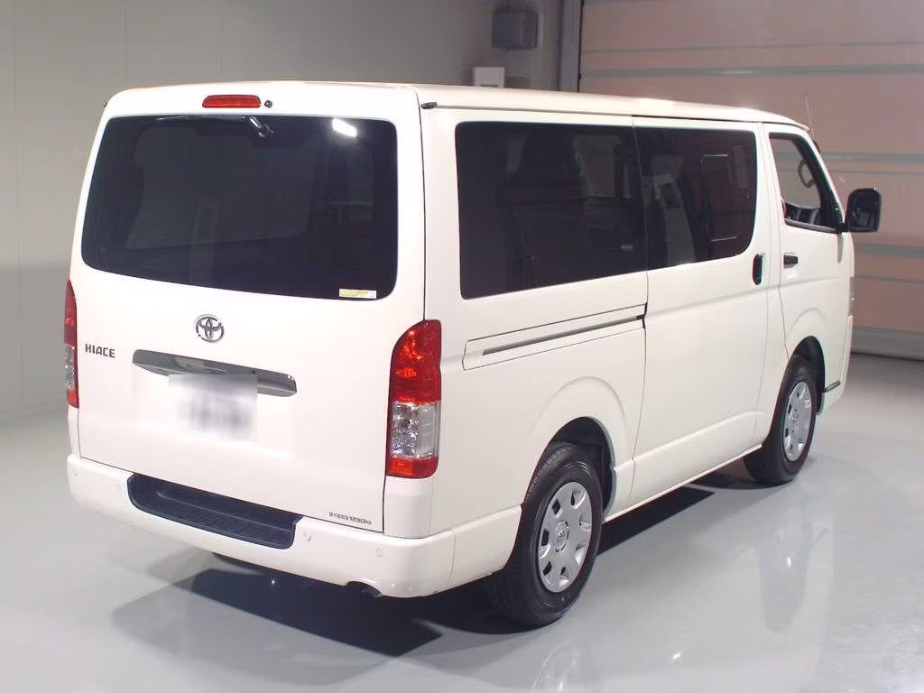 TOYOTA REGIUS ACE