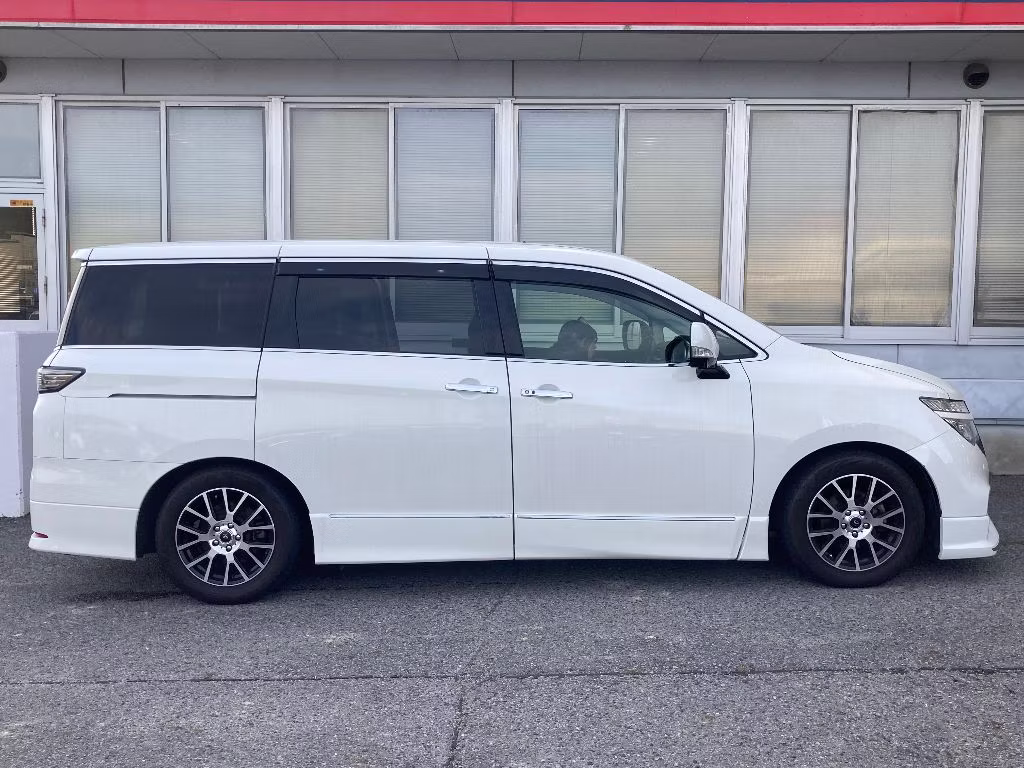 NISSAN ELGRAND