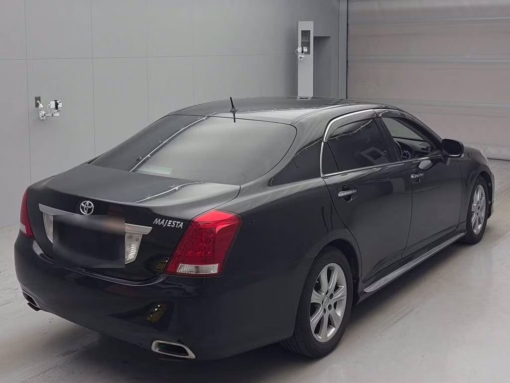 TOYOTA CROWN MAJESTA