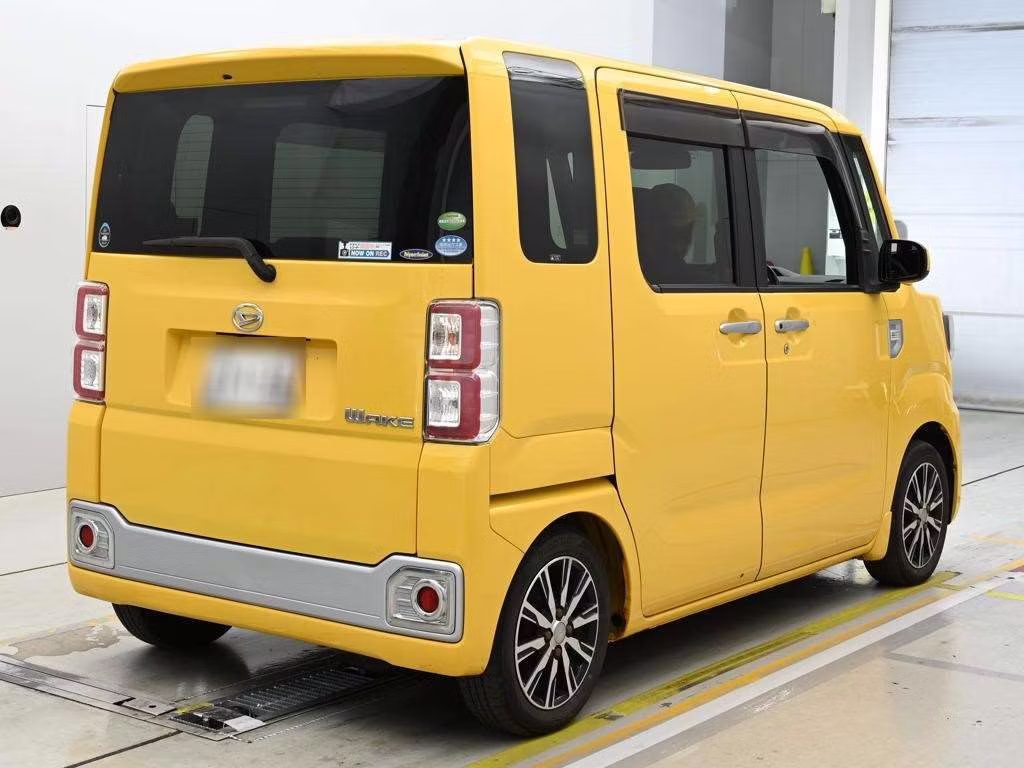 DAIHATSU WAKE