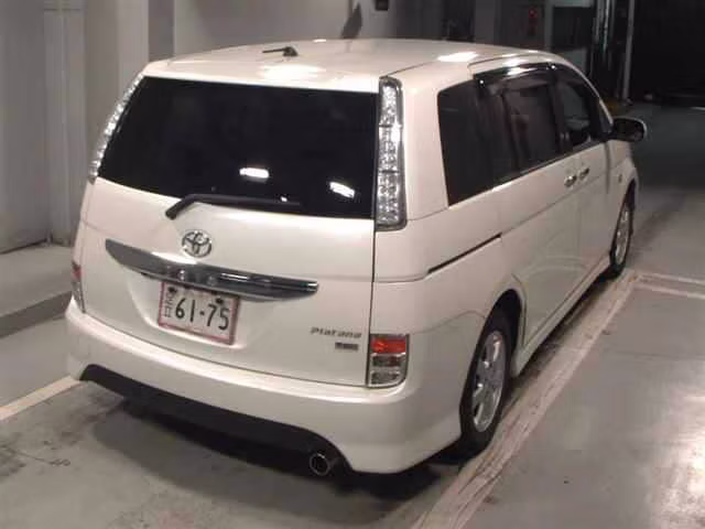 TOYOTA ISIS