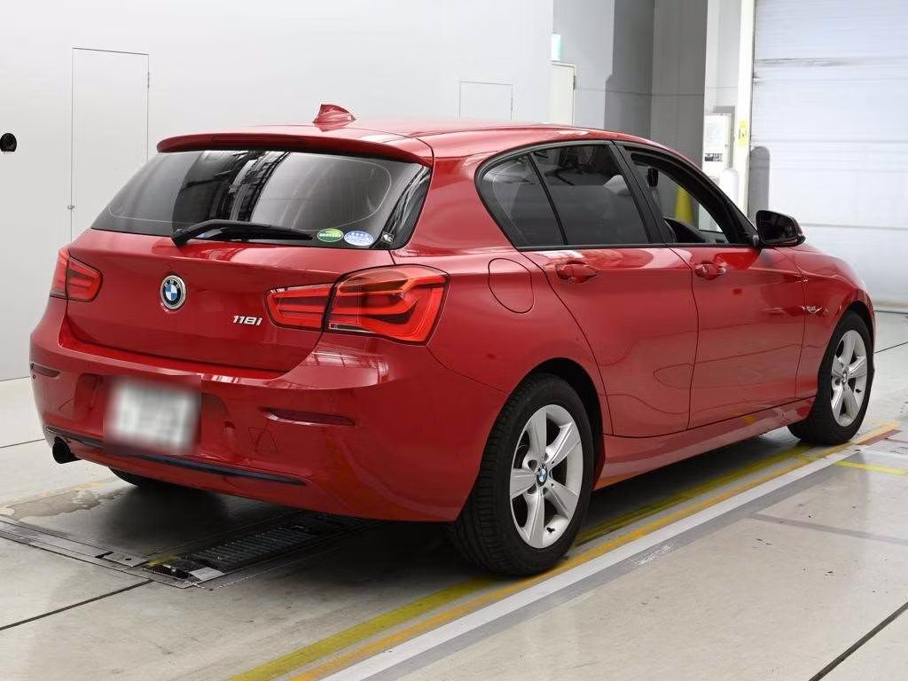 BMW 1-SERIES