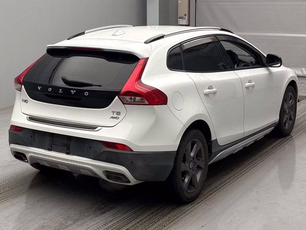 VOLVO V40
