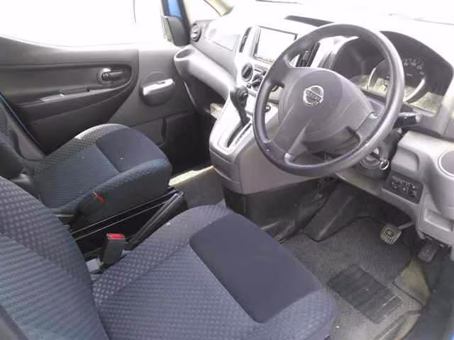 NISSAN NV200