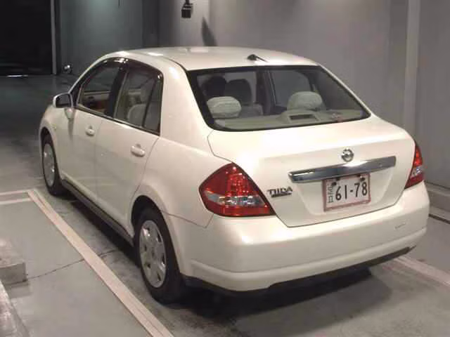 NISSAN TIIDA LATIO