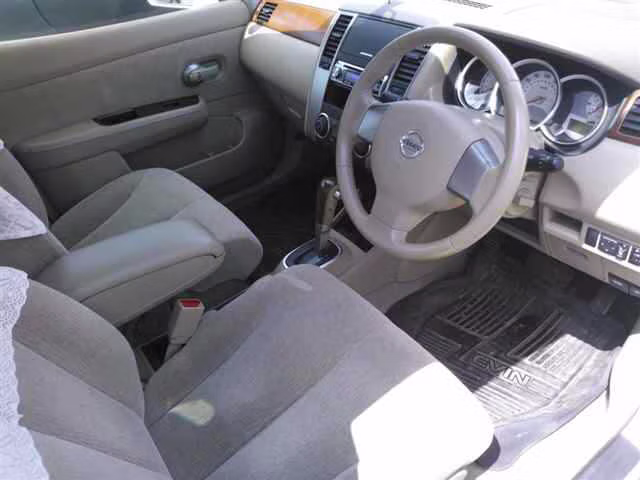 NISSAN TIIDA LATIO