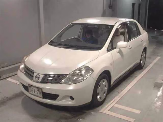 NISSAN TIIDA LATIO