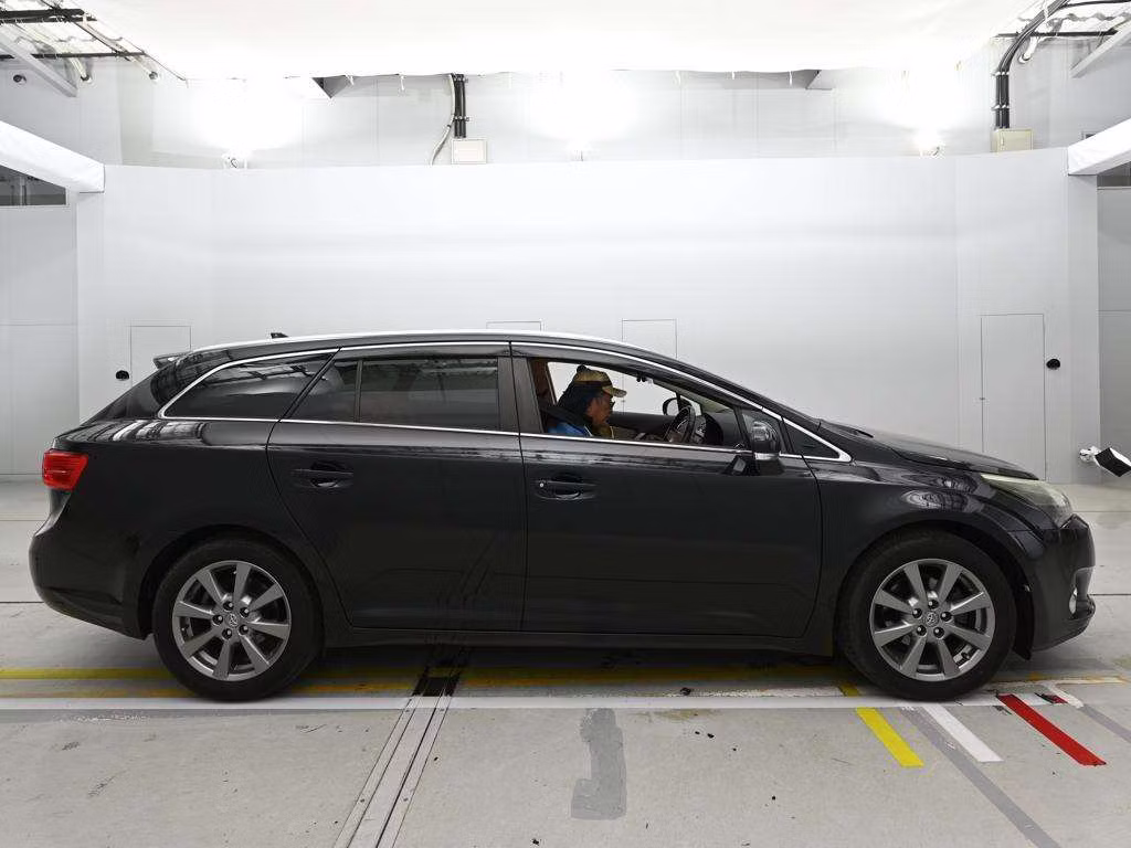 TOYOTA AVENSIS