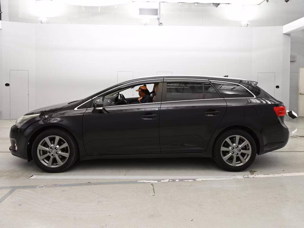 TOYOTA AVENSIS