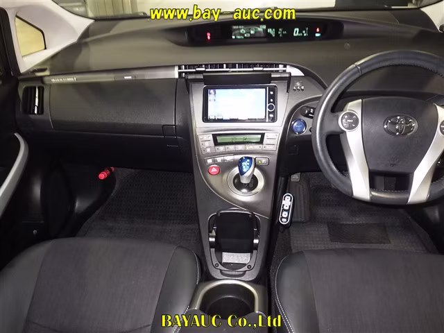 TOYOTA PRIUS PHV