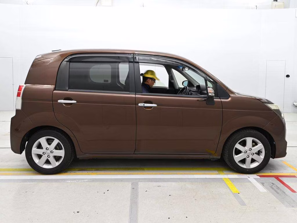 TOYOTA SPADE