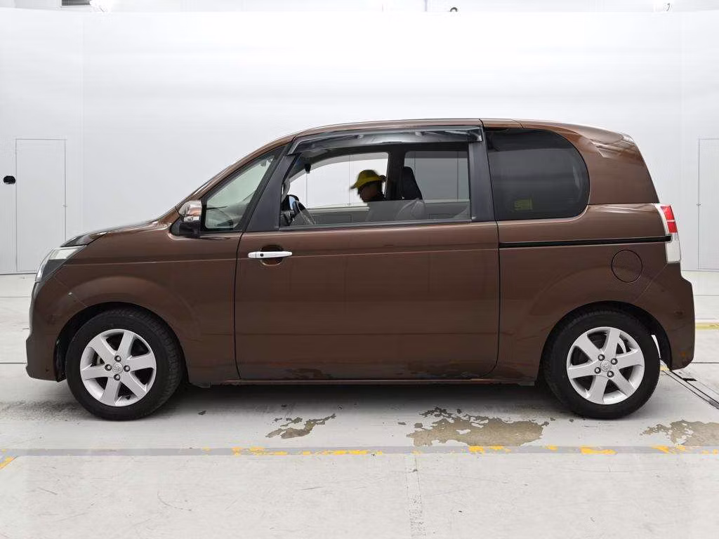 TOYOTA SPADE