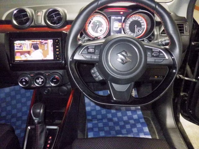 SUZUKI SWIFT