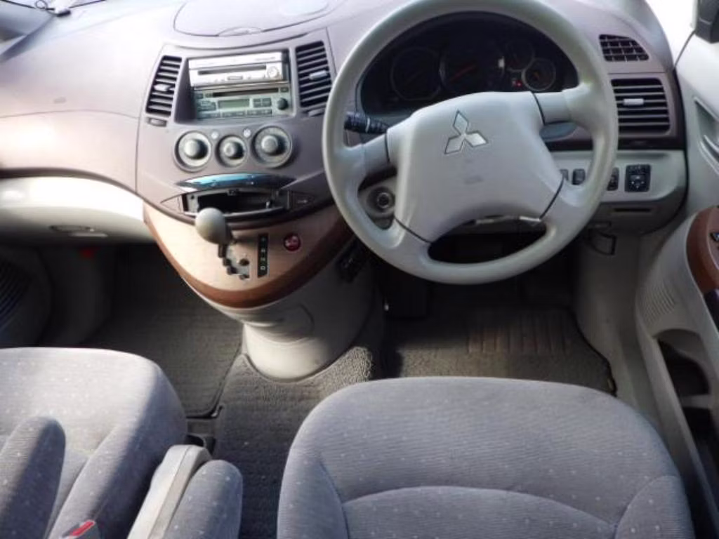 MITSUBISHI GRANDIS
