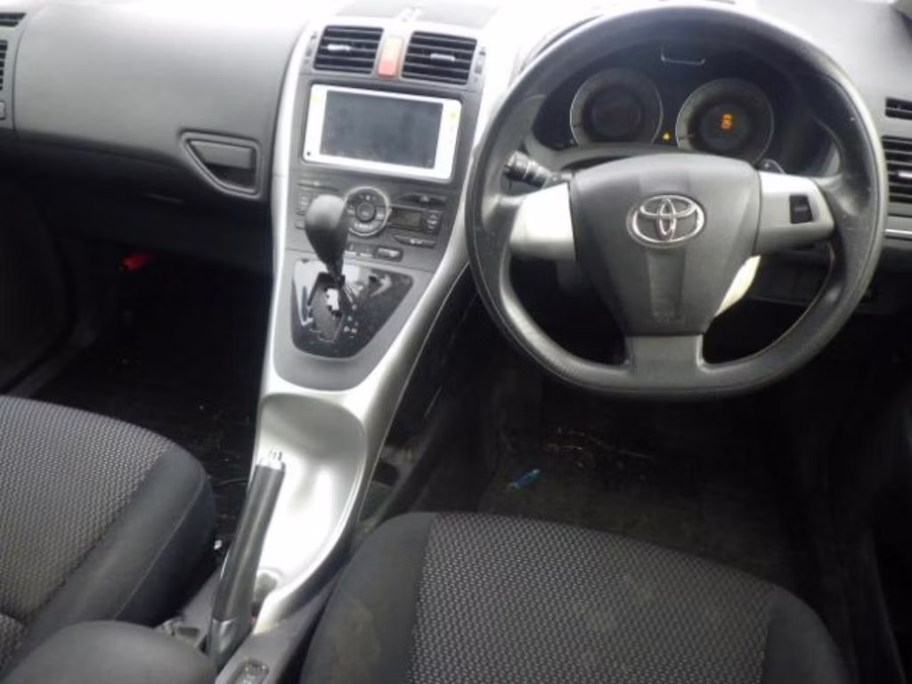 TOYOTA AURIS