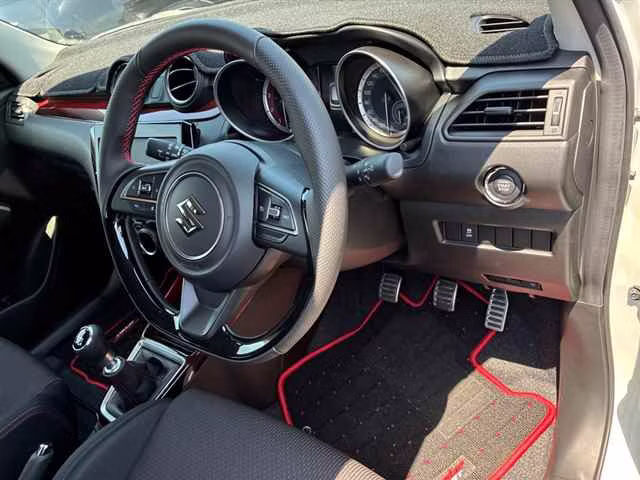 SUZUKI SWIFT