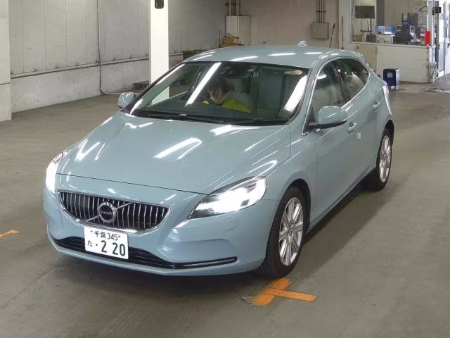 VOLVO V40
