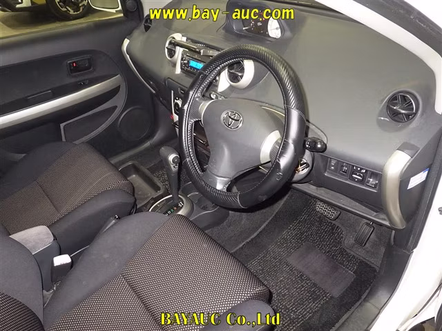 TOYOTA IST