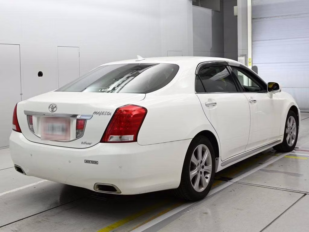 TOYOTA CROWN MAJESTA