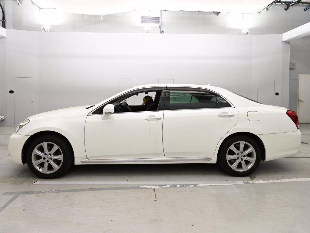 TOYOTA CROWN MAJESTA