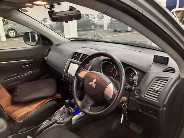 MITSUBISHI RVR