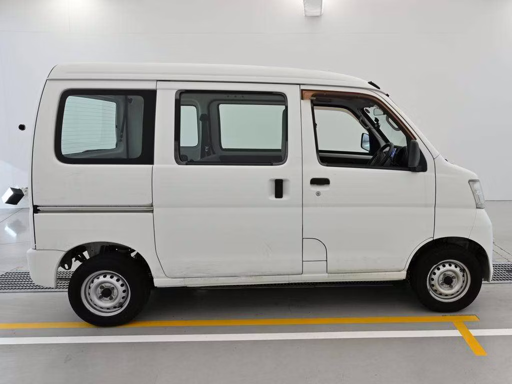 TOYOTA PIXIS VAN