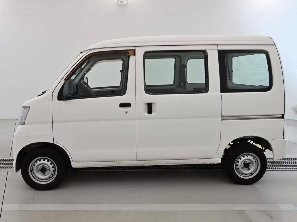 TOYOTA PIXIS VAN