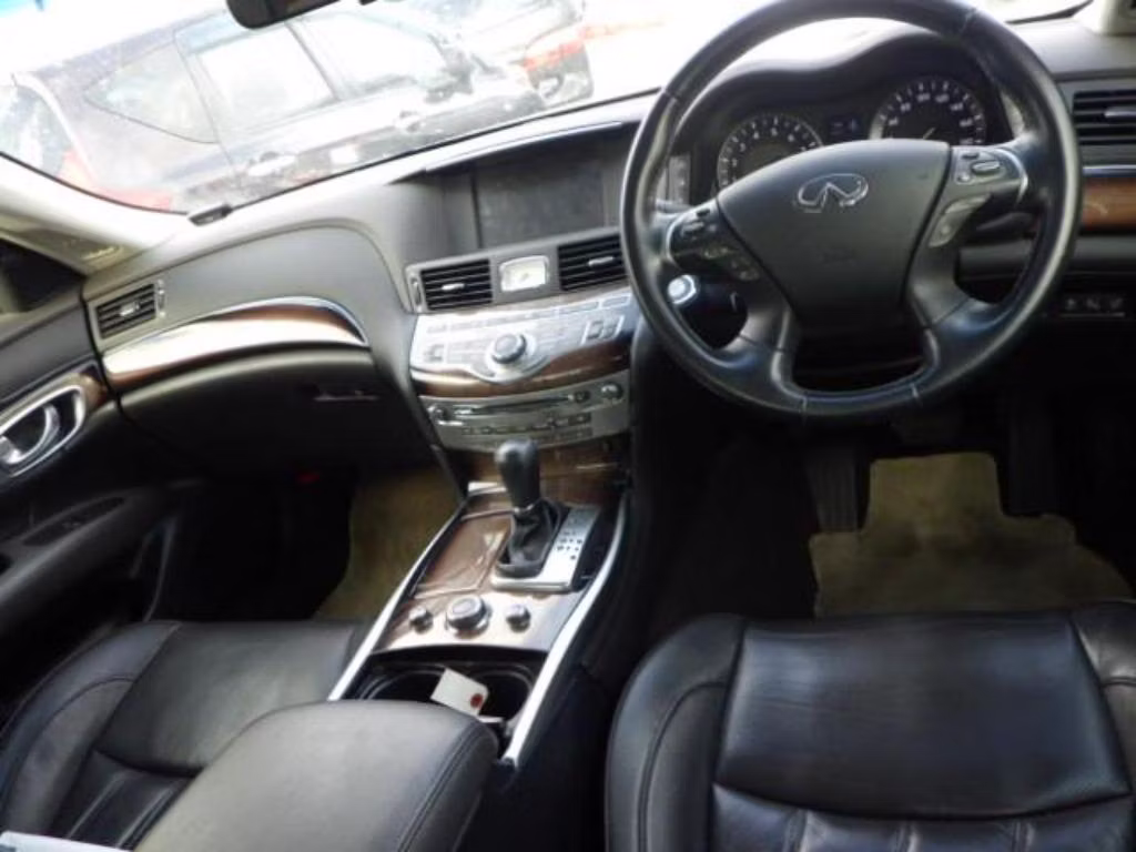 NISSAN FUGA