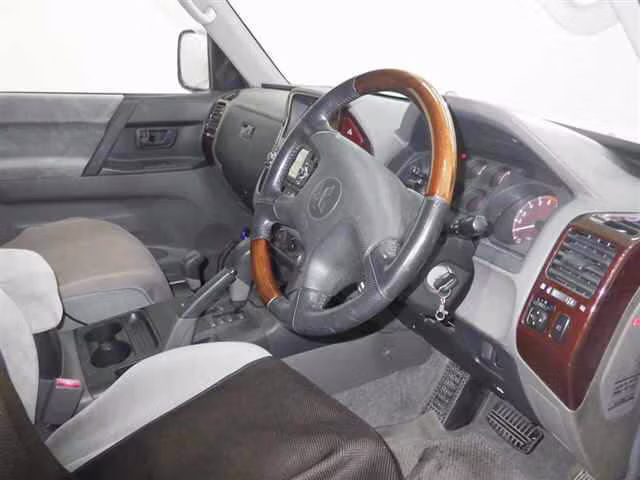 MITSUBISHI PAJERO