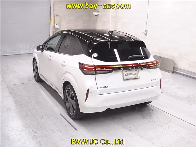 NISSAN AURA