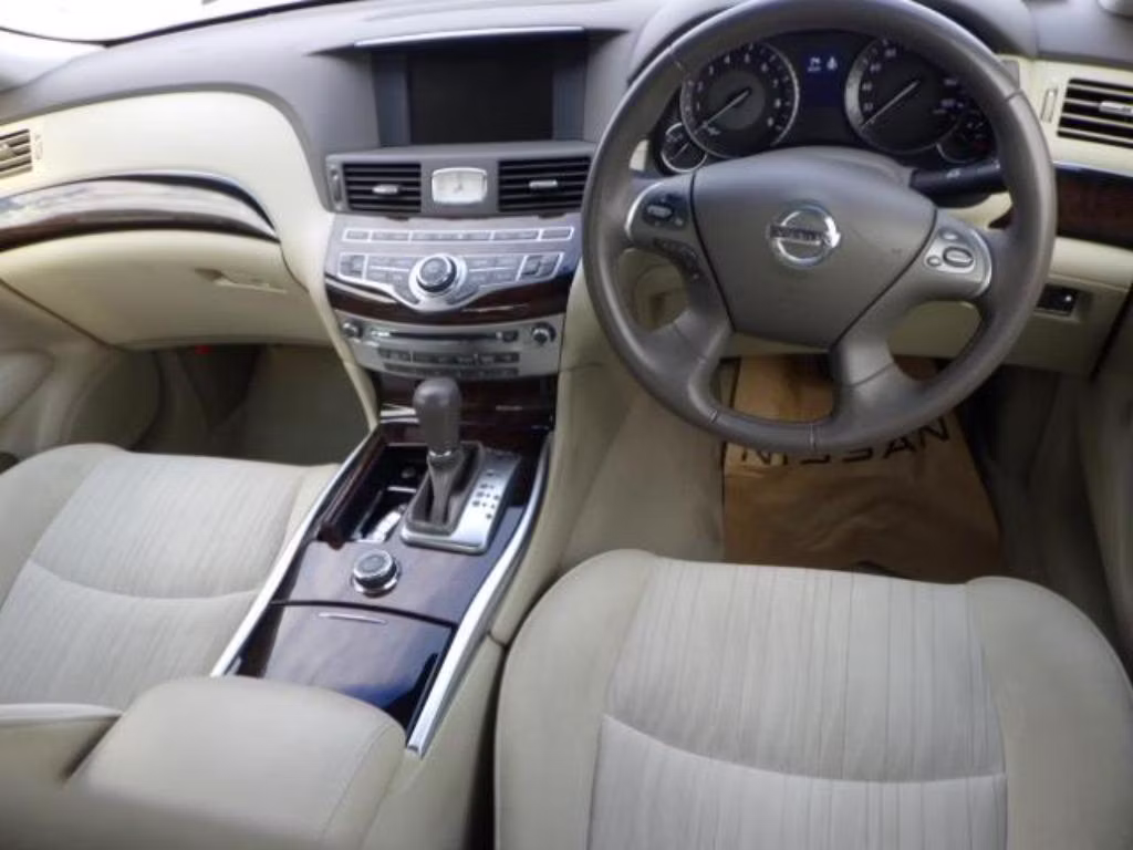 NISSAN FUGA