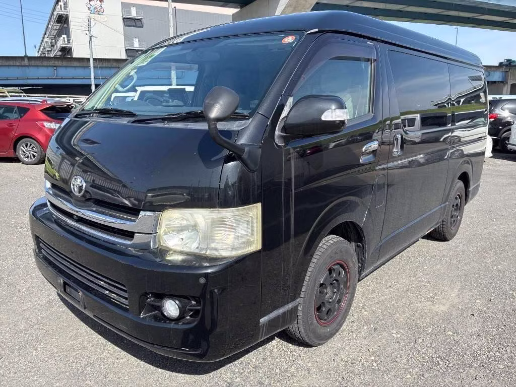 TOYOTA HIACE