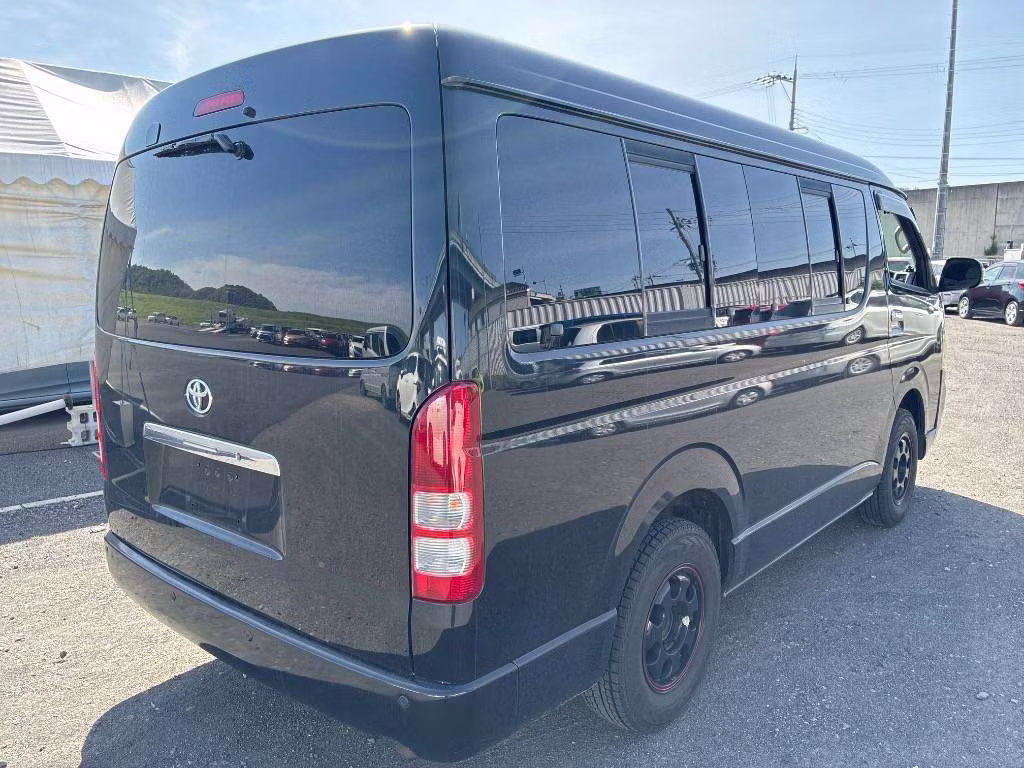 TOYOTA HIACE