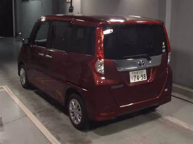 TOYOTA ROOMY