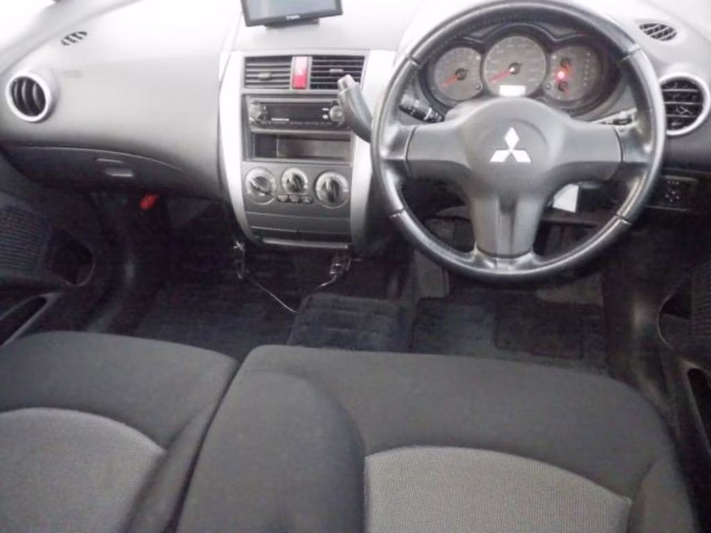 MITSUBISHI COLT PLUS