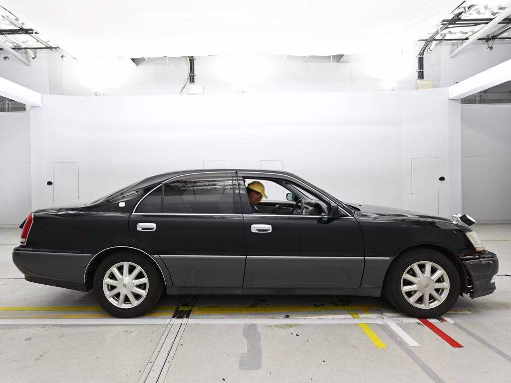 TOYOTA CROWN MAJESTA