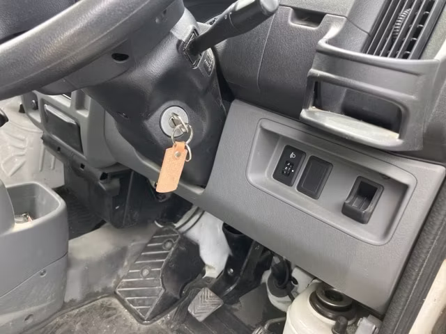 MITSUBISHI MINICAB