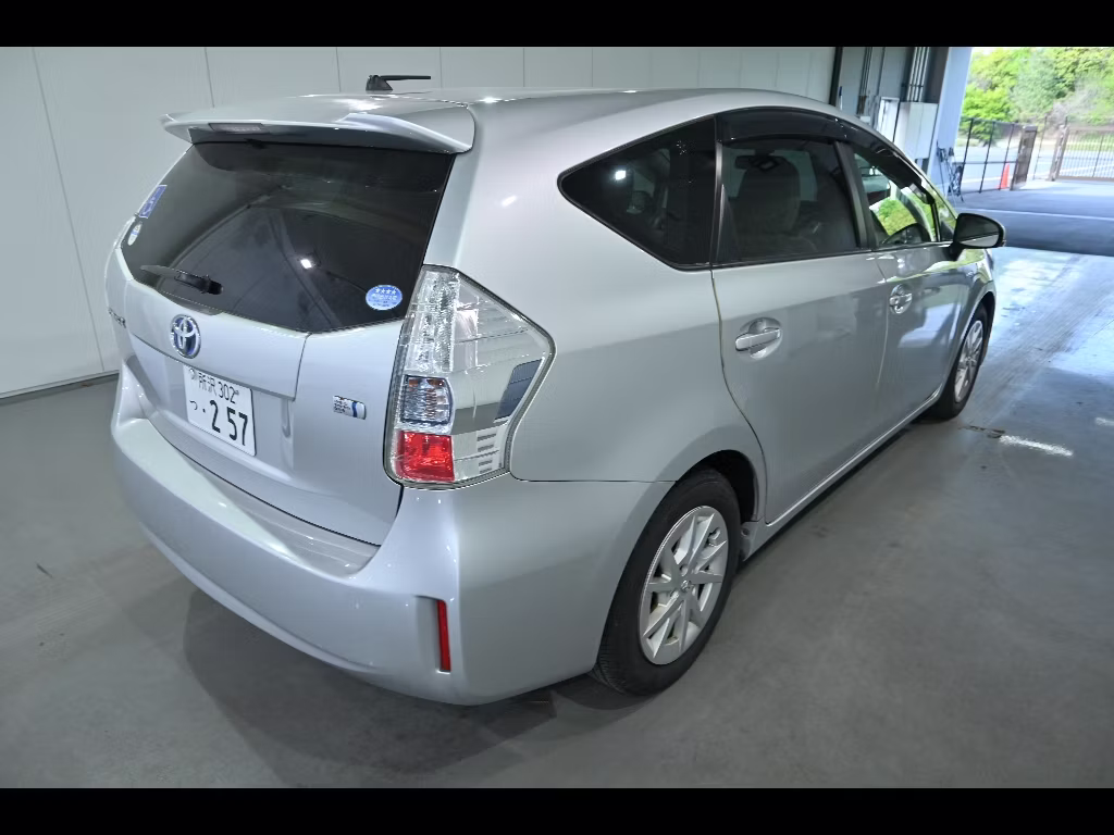 TOYOTA PRIUS ALPHA