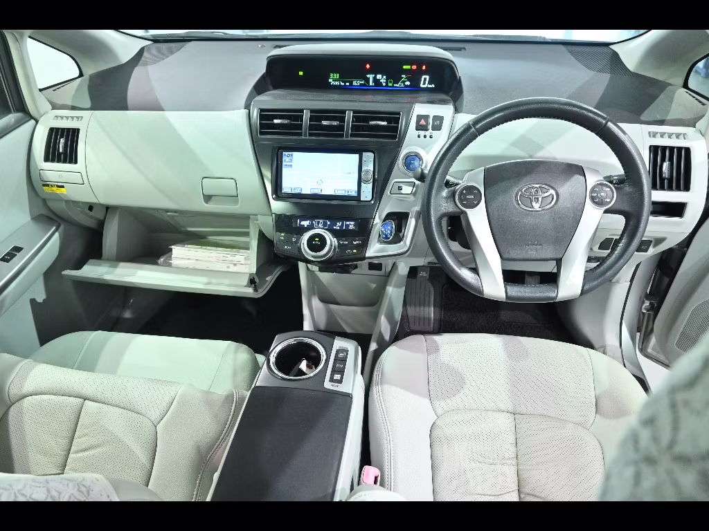 TOYOTA PRIUS ALPHA