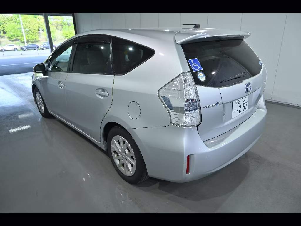TOYOTA PRIUS ALPHA