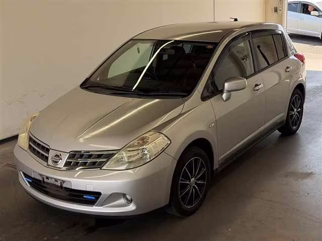 NISSAN TIIDA