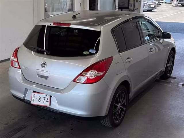 NISSAN TIIDA