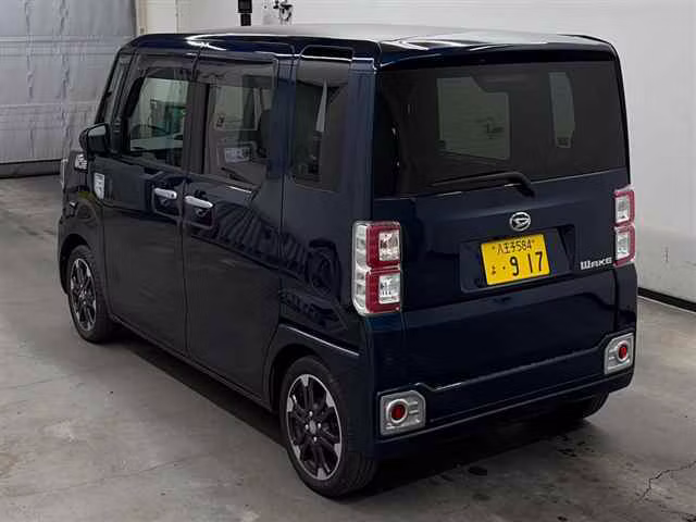 DAIHATSU WAKE
