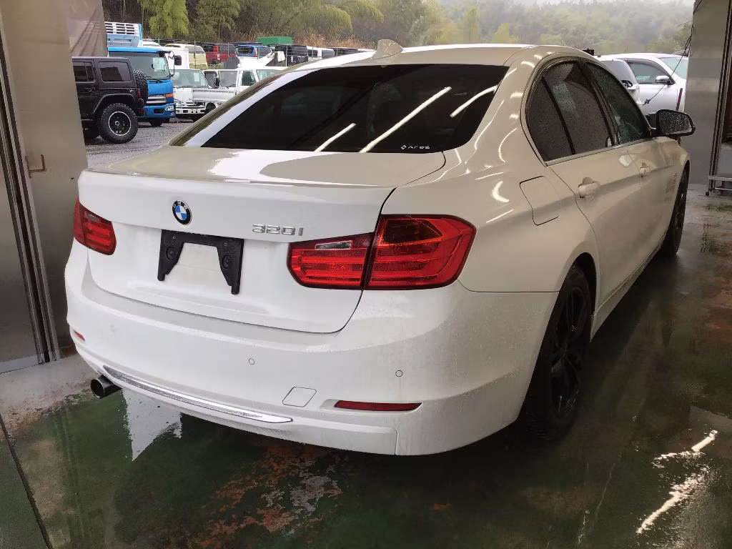 BMW 3-SERIES