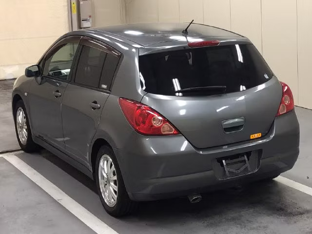 NISSAN TIIDA