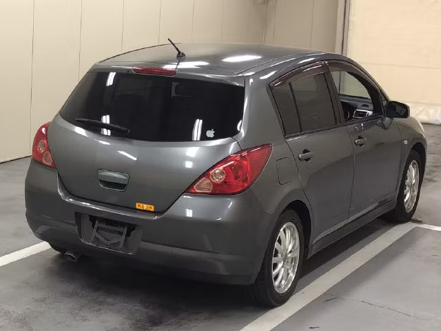 NISSAN TIIDA