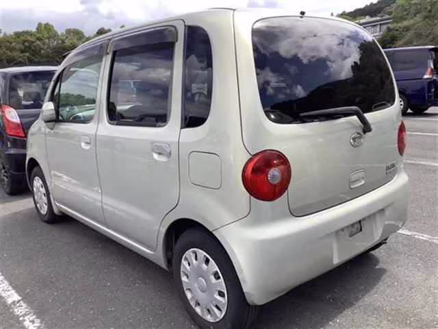 DAIHATSU MOVE LATTE