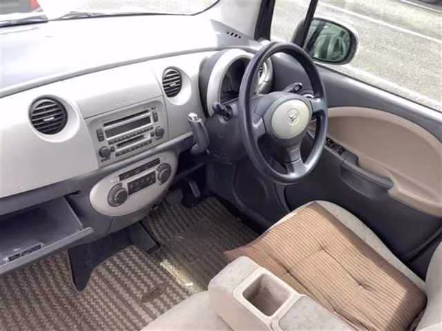 DAIHATSU MOVE LATTE