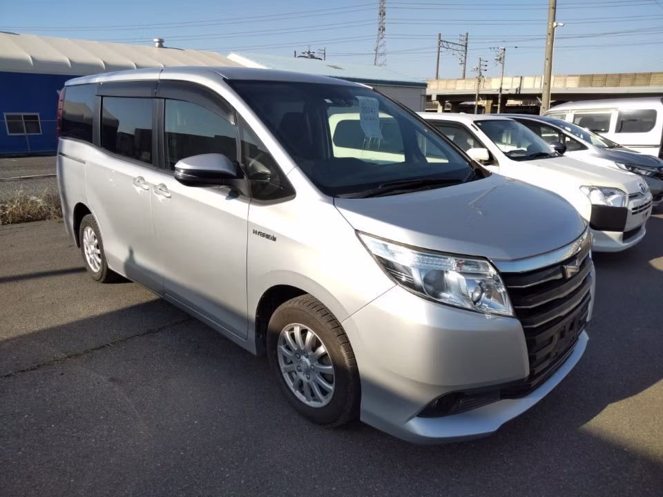 TOYOTA NOAH