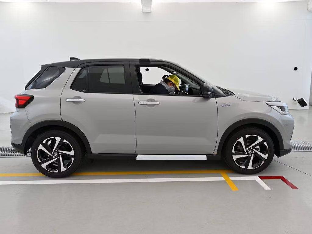 DAIHATSU ROCKY